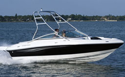 Four Winns H190 LE is a fantastic rental boat - stable and safe in the water The Four Winns H190 LE is a great family boat
