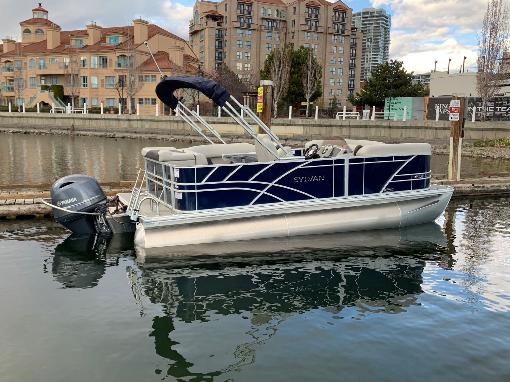 yacht rental kelowna